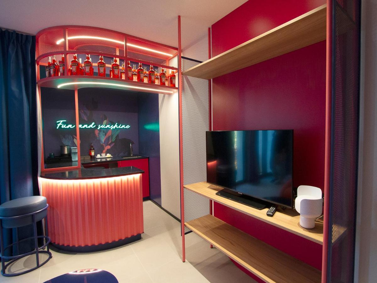 Demo Hotel Design Emotion リミニ エクステリア 写真