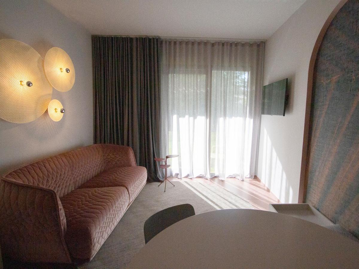 Demo Hotel Design Emotion リミニ エクステリア 写真