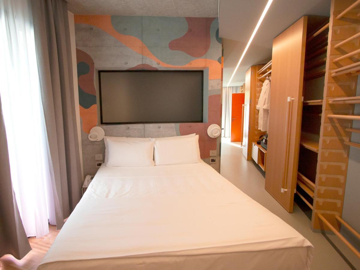 Demo Hotel Design Emotion リミニ エクステリア 写真
