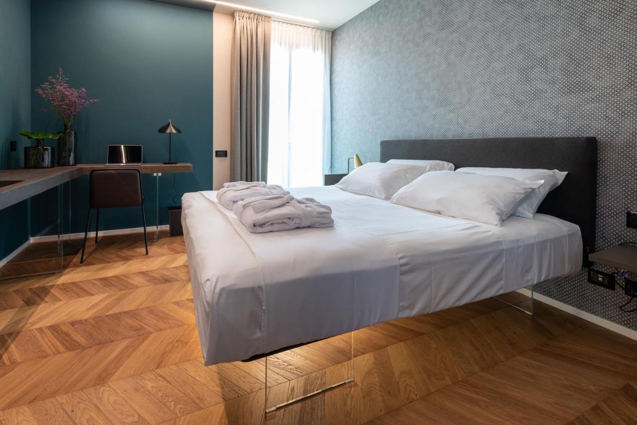 Demo Hotel Design Emotion リミニ エクステリア 写真