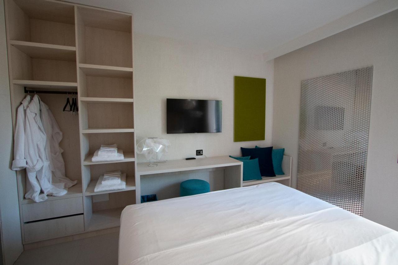 Demo Hotel Design Emotion リミニ エクステリア 写真