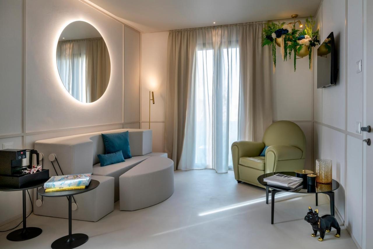 Demo Hotel Design Emotion リミニ エクステリア 写真