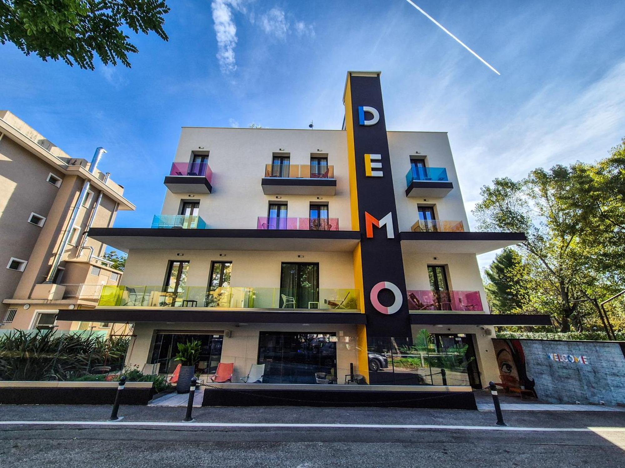 Demo Hotel Design Emotion リミニ エクステリア 写真