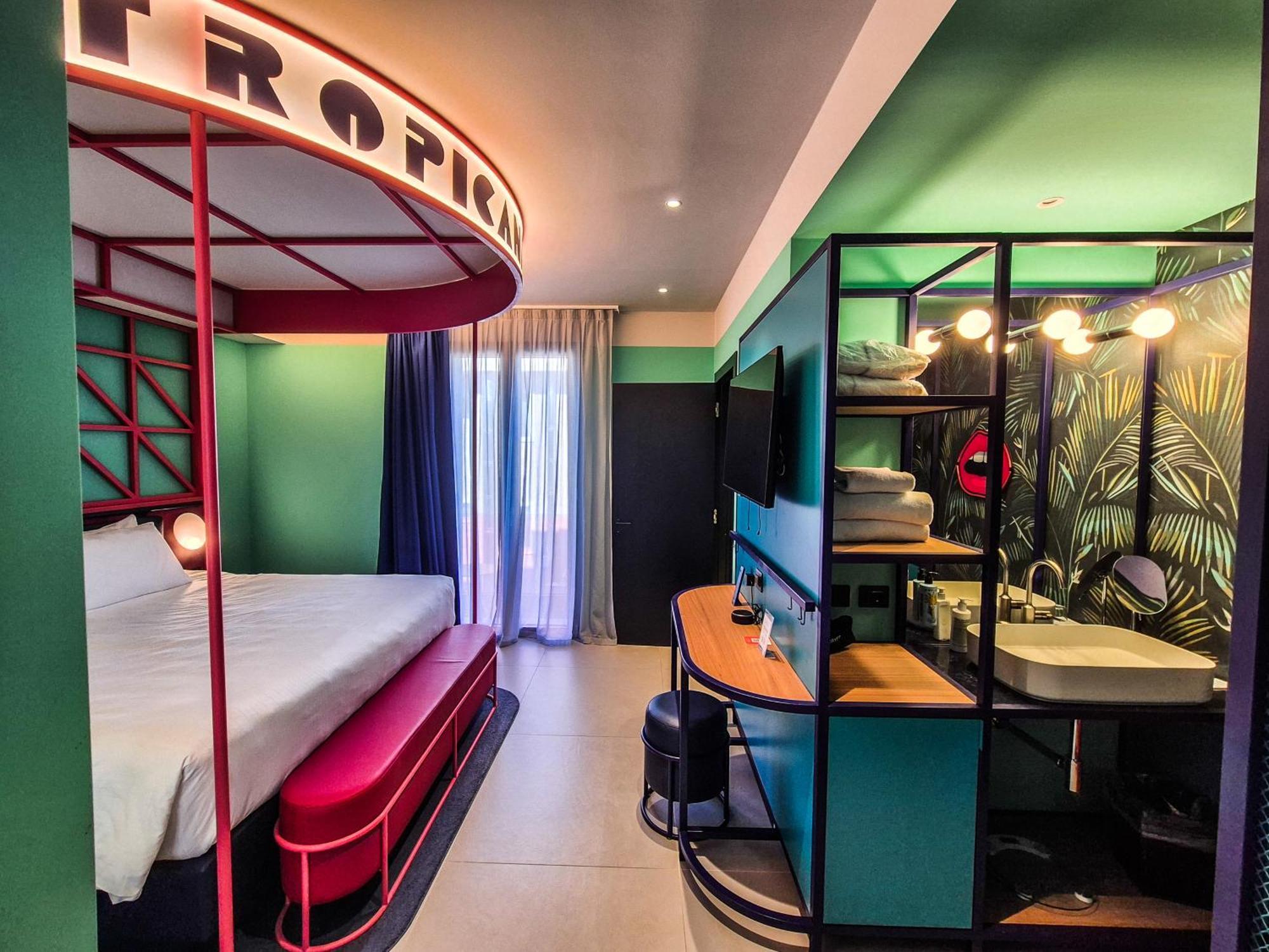Demo Hotel Design Emotion リミニ エクステリア 写真
